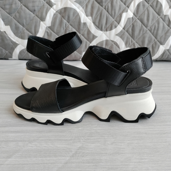 SOREL Women's size 9.5 Kinetic Wedge platform sandals - Picture 2 of 14